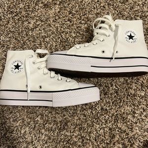 Chuck Taylor All Star Platform Converse. Unisex. Size 8 men’s.